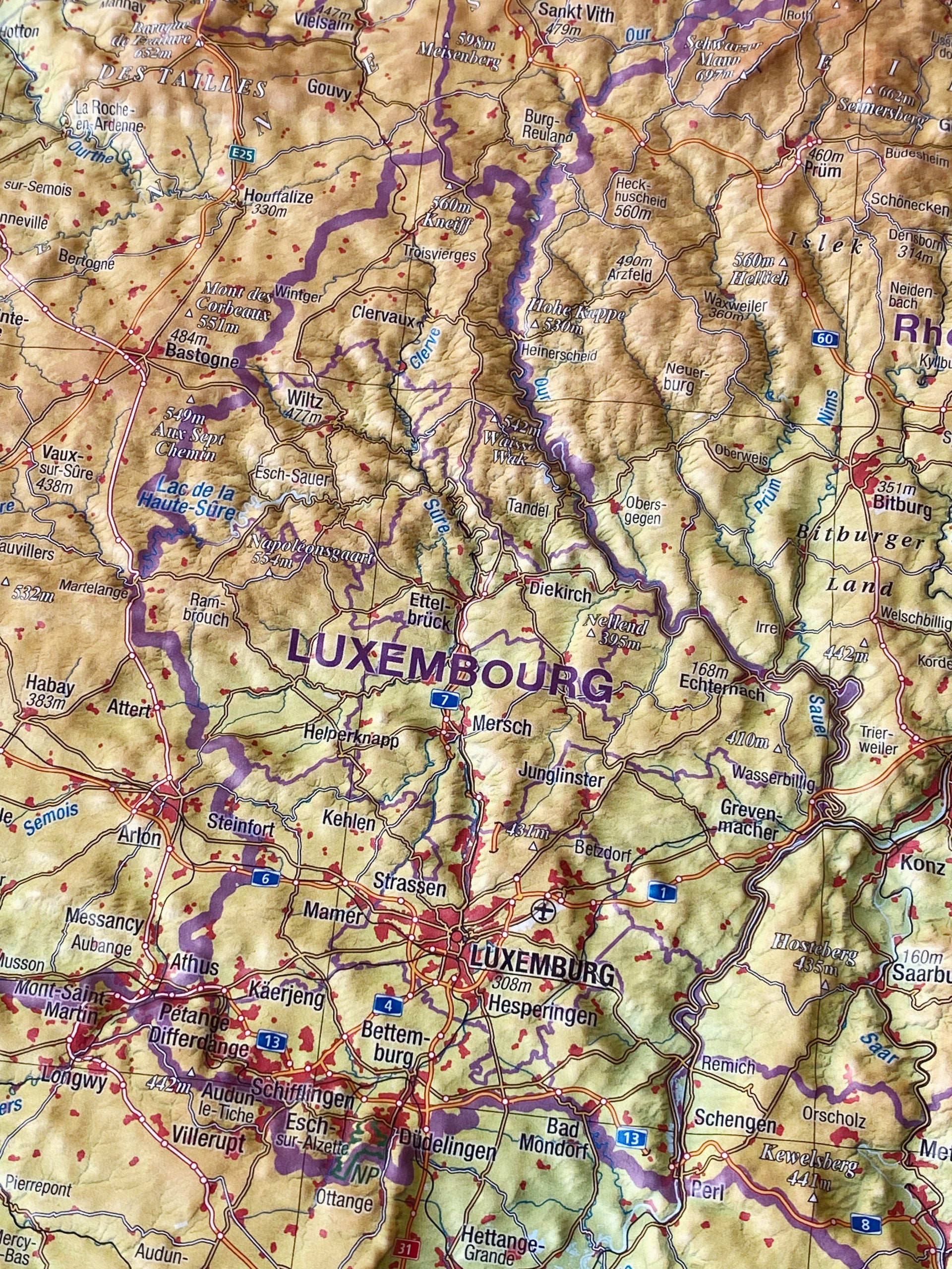 BeNeLux Reliefkarte groß - mit Alurahmen