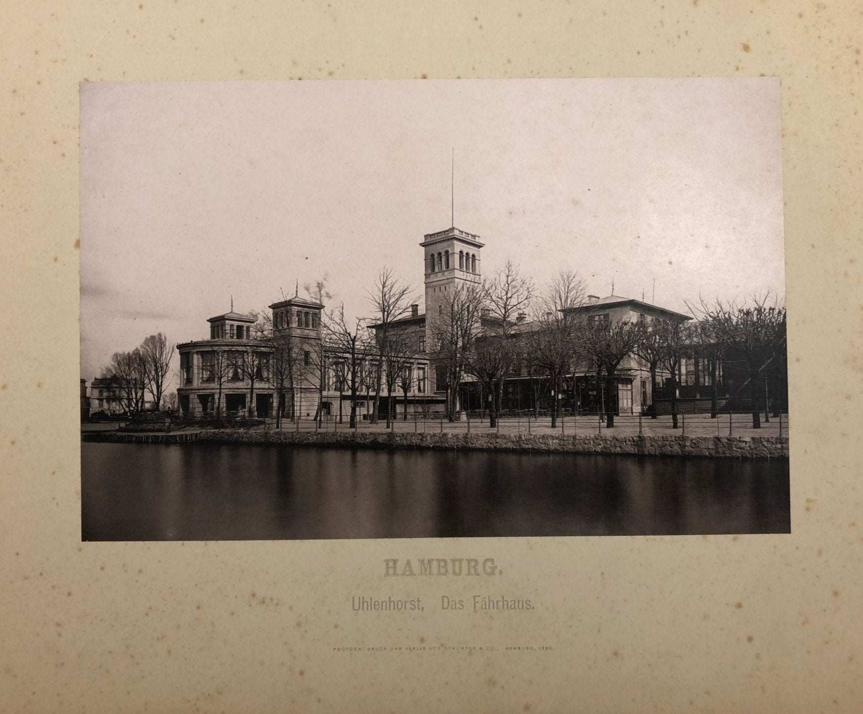 Fotografie vom Hamburger Uhlenhorster Fährhaus im Jahr 1886 von Strumper & Co.